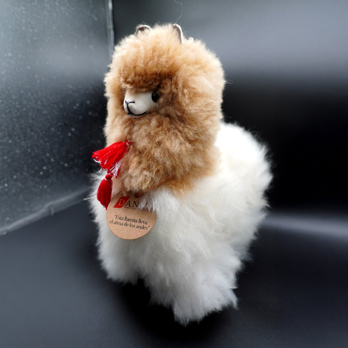 Llama de alpaca caramelo y blanco decorativa - grande