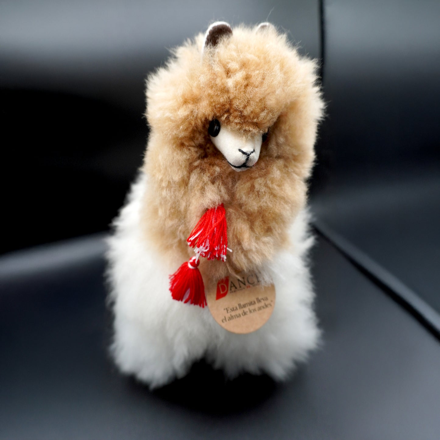 Llama de alpaca caramelo y blanco decorativa - grande